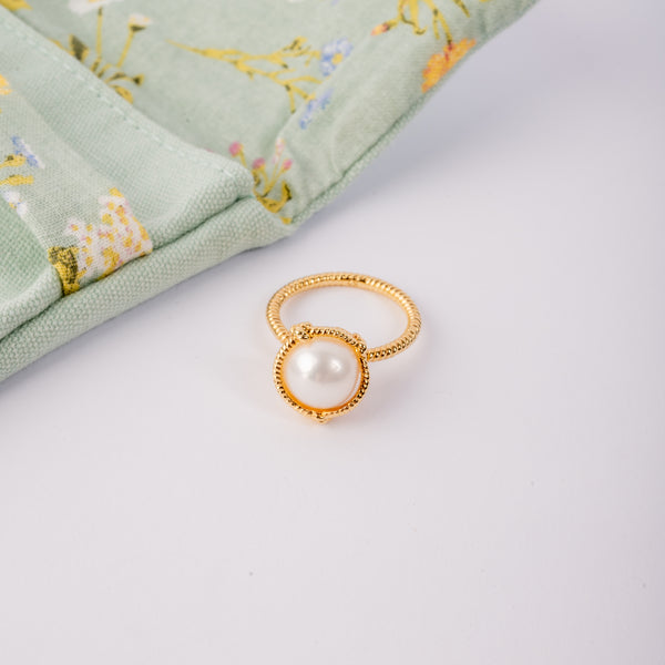 LES NEREIDES Pearl Ring(plated) With Red Flowers Arrangement