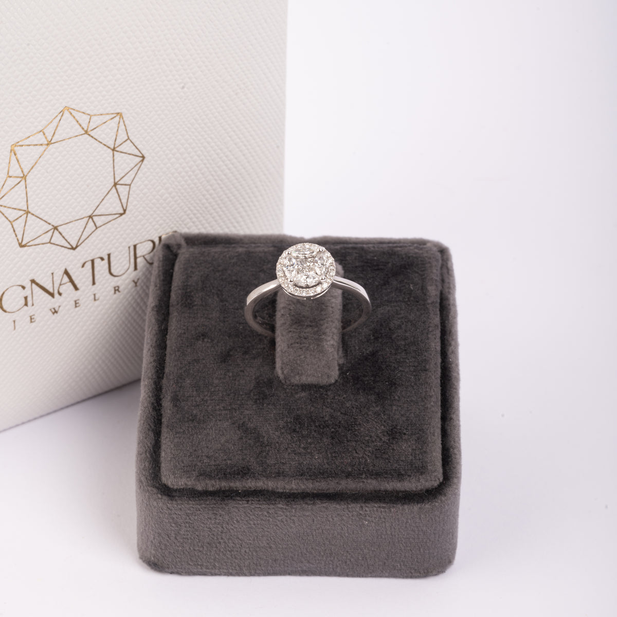 Round-Cut Elegance Diamond Gold Ring