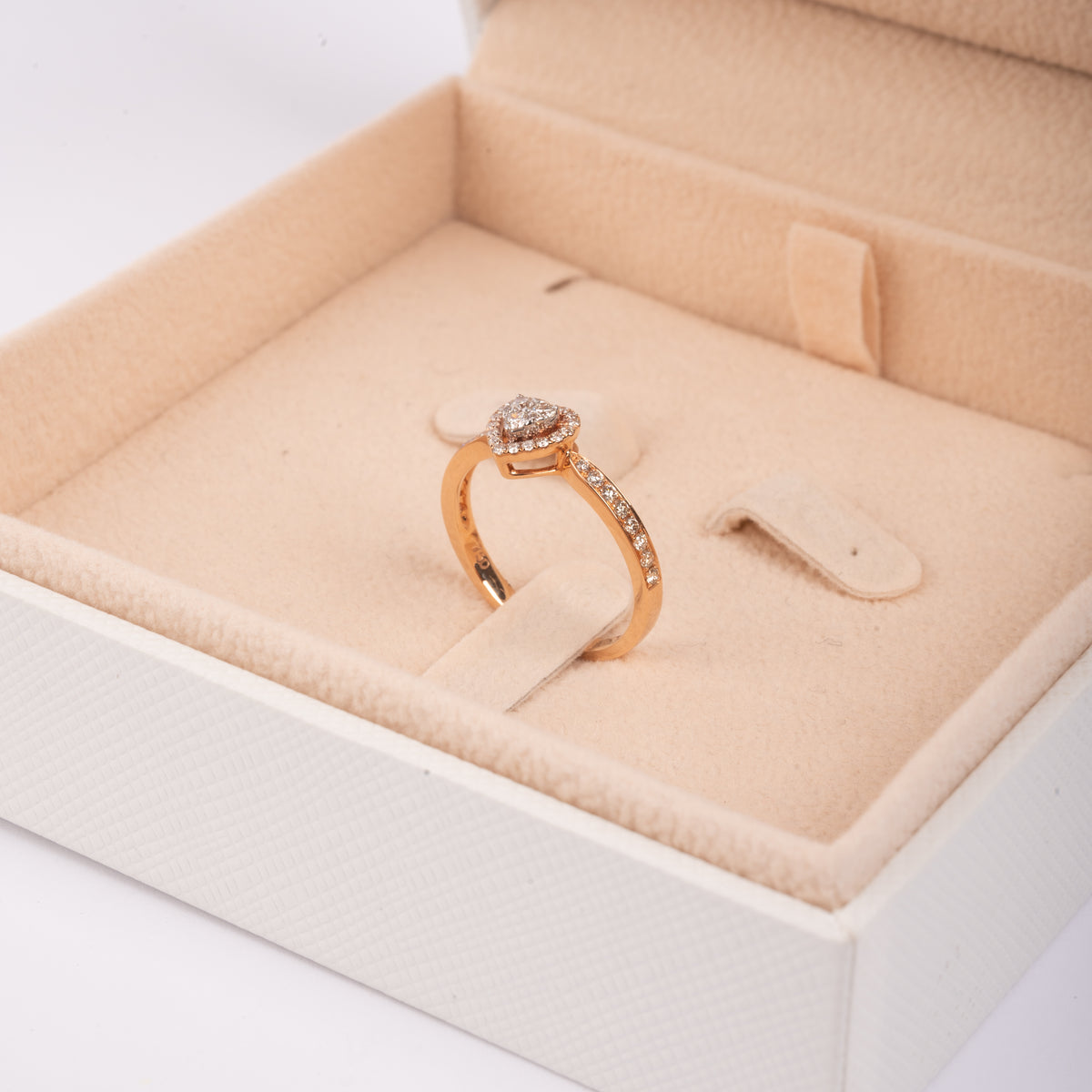 Heartfelt Rose Gold Diamond Ring with Heart shape Mixed flowers