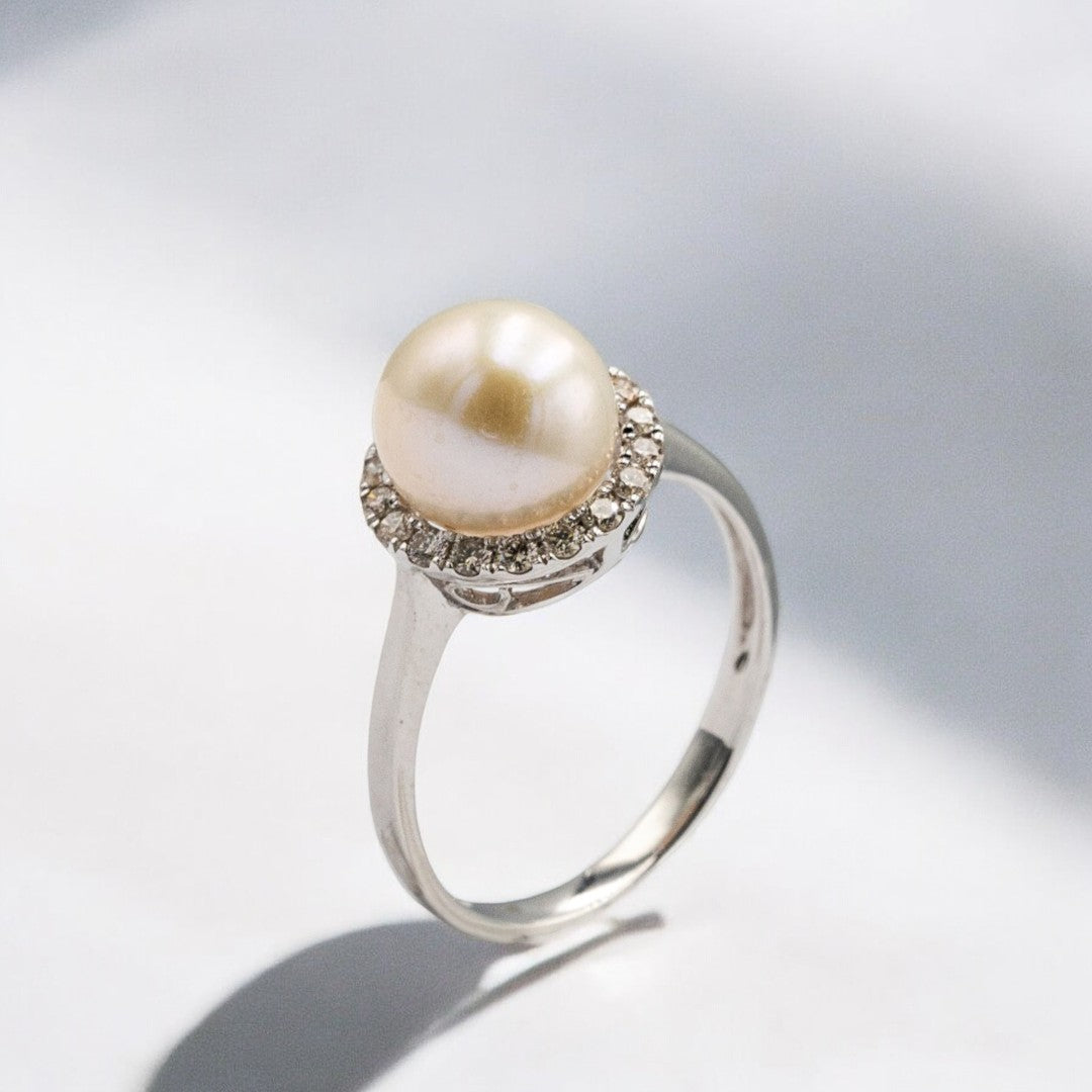 Diamond Ring with Pearl shape