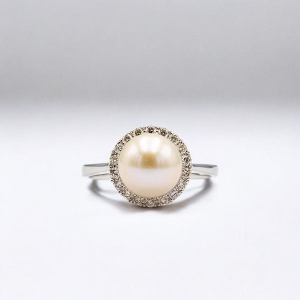 Diamond Ring with Pearl shape